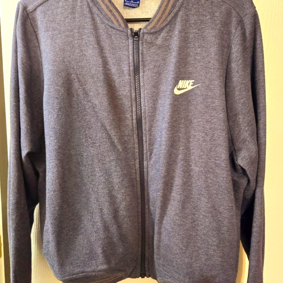 Women's xl Zip up Nike jacket - Picture 2 of 4